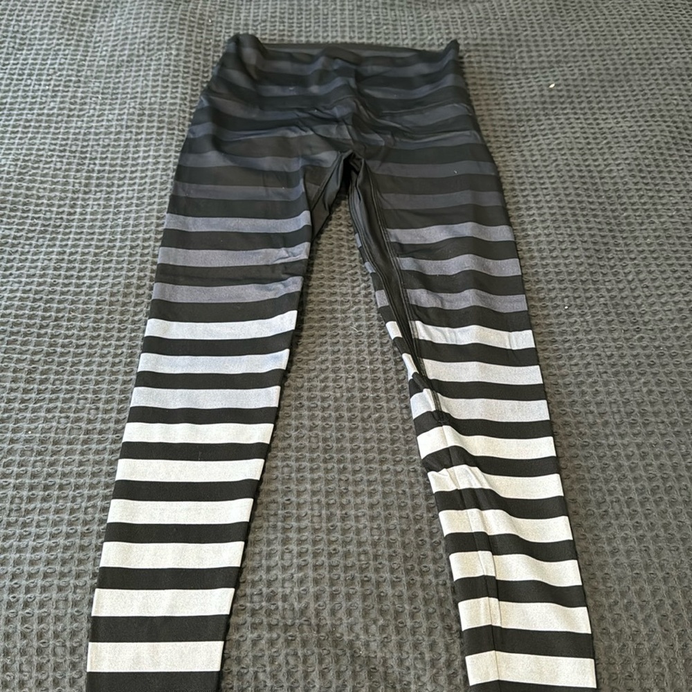 K deer striped leggings